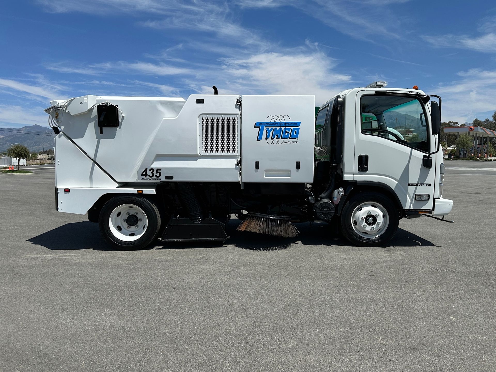 2025 Isuzu NQR photo 6