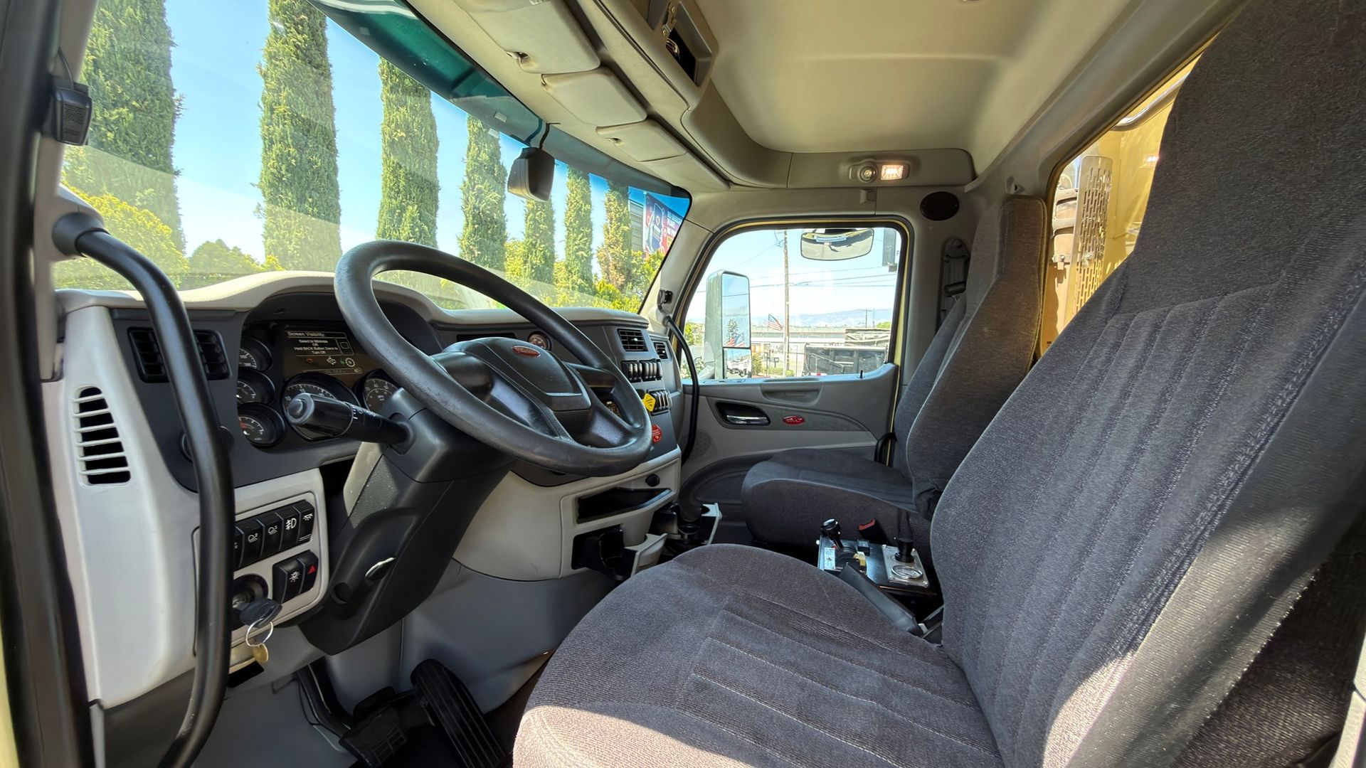 2020 Peterbilt 579 photo 16