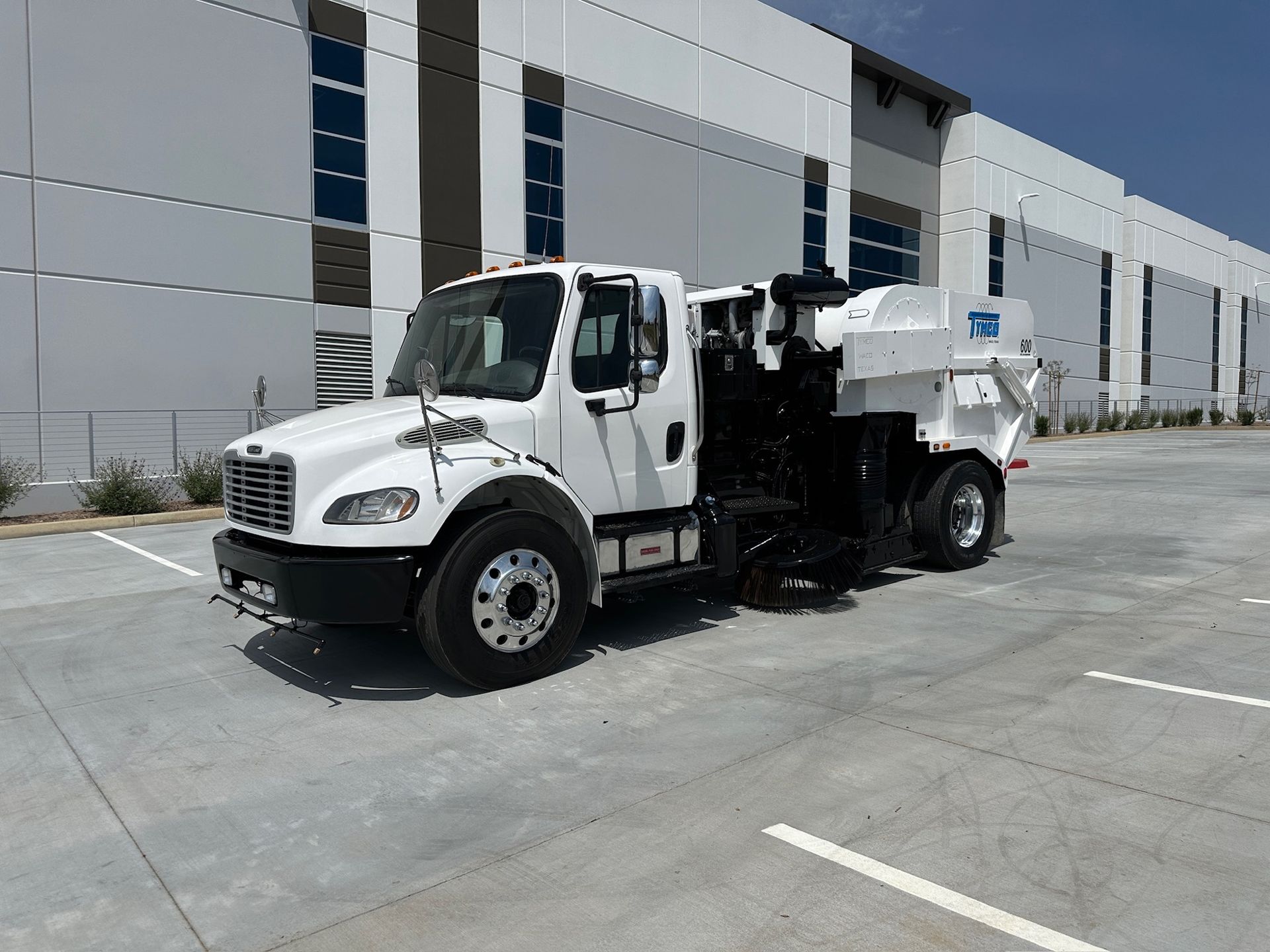 2018 Freightliner Tymco 600 photo 1