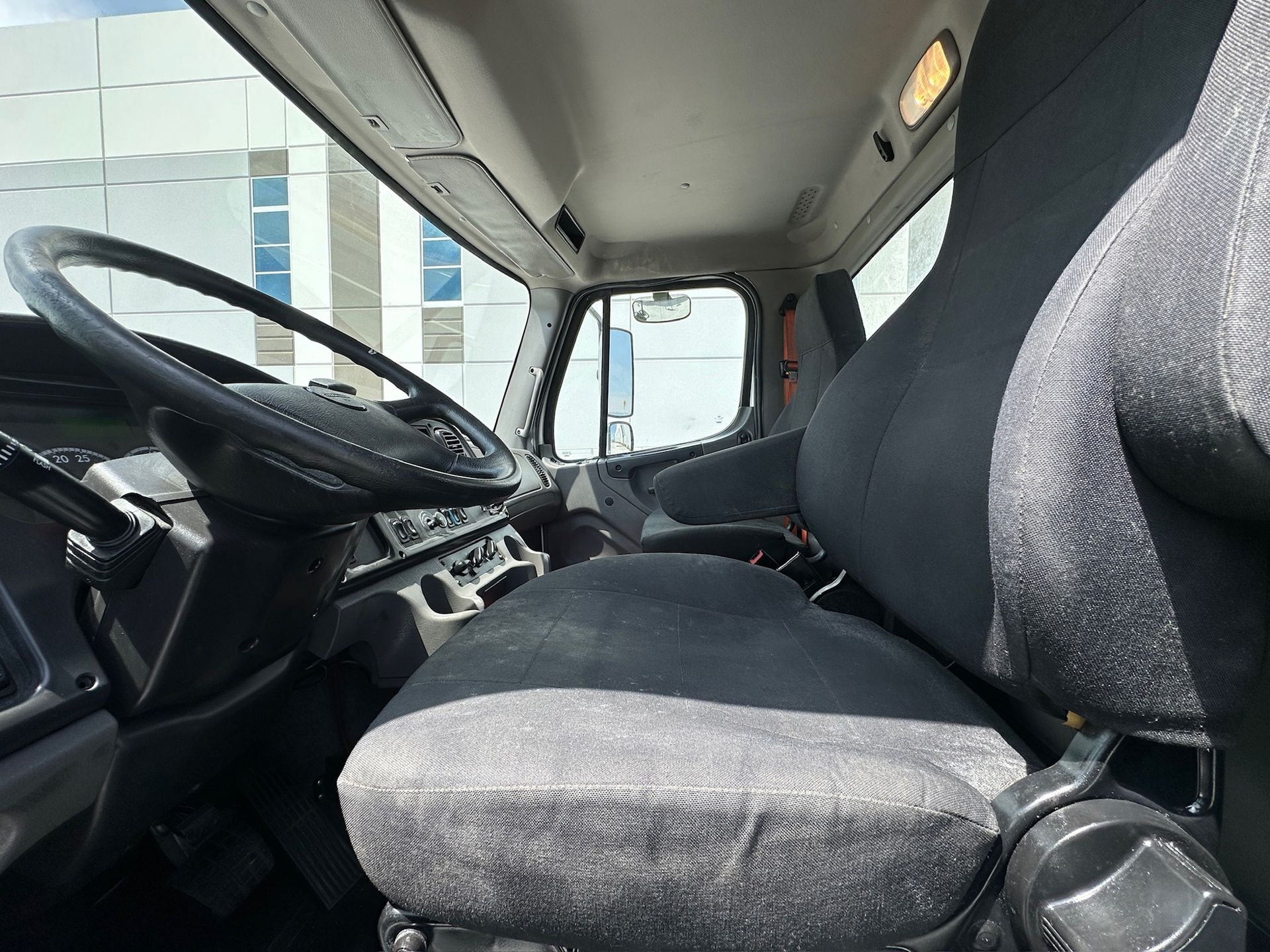 2018 Freightliner Tymco 600 photo 17