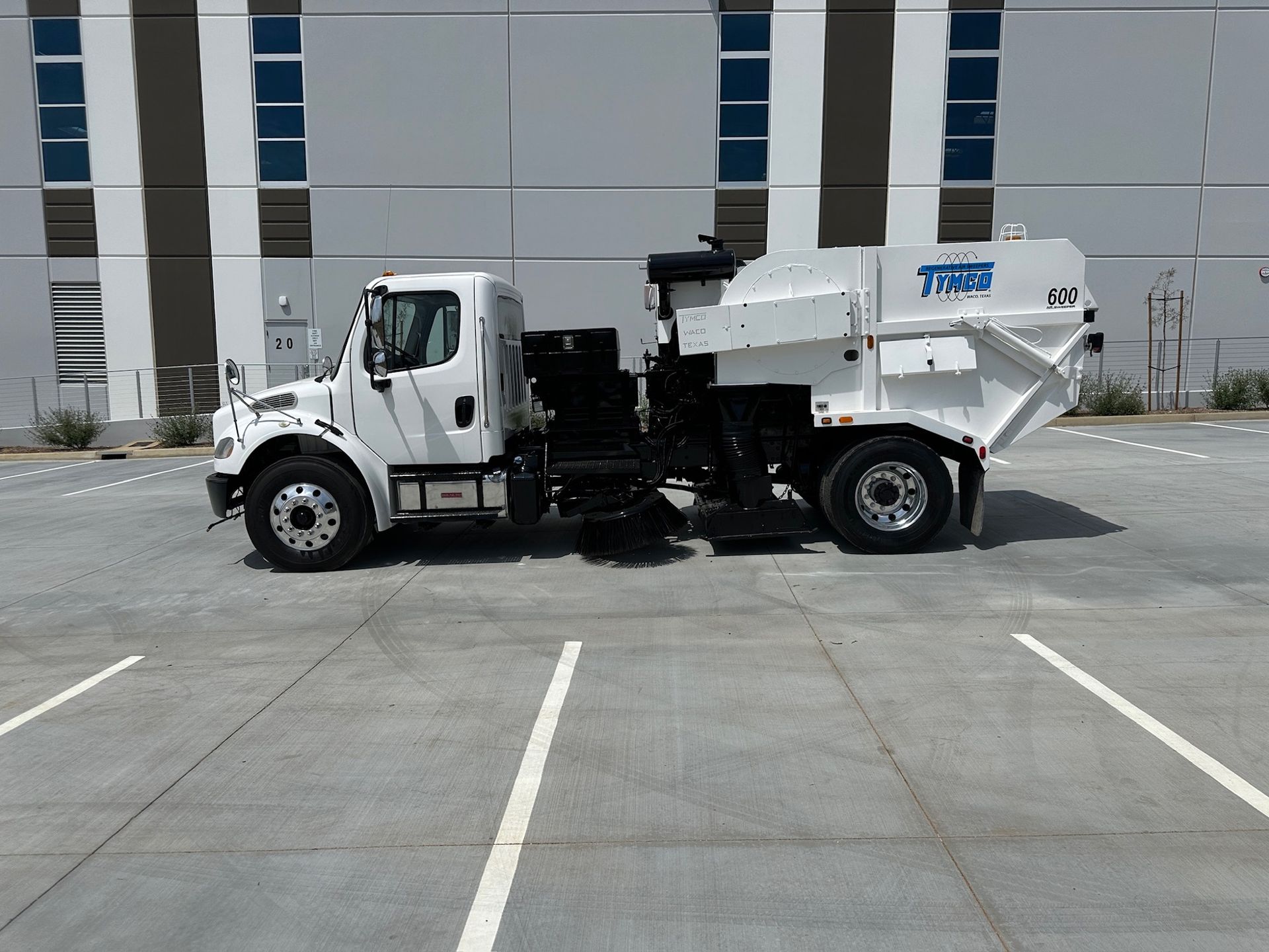 2018 Freightliner Tymco 600 photo 2