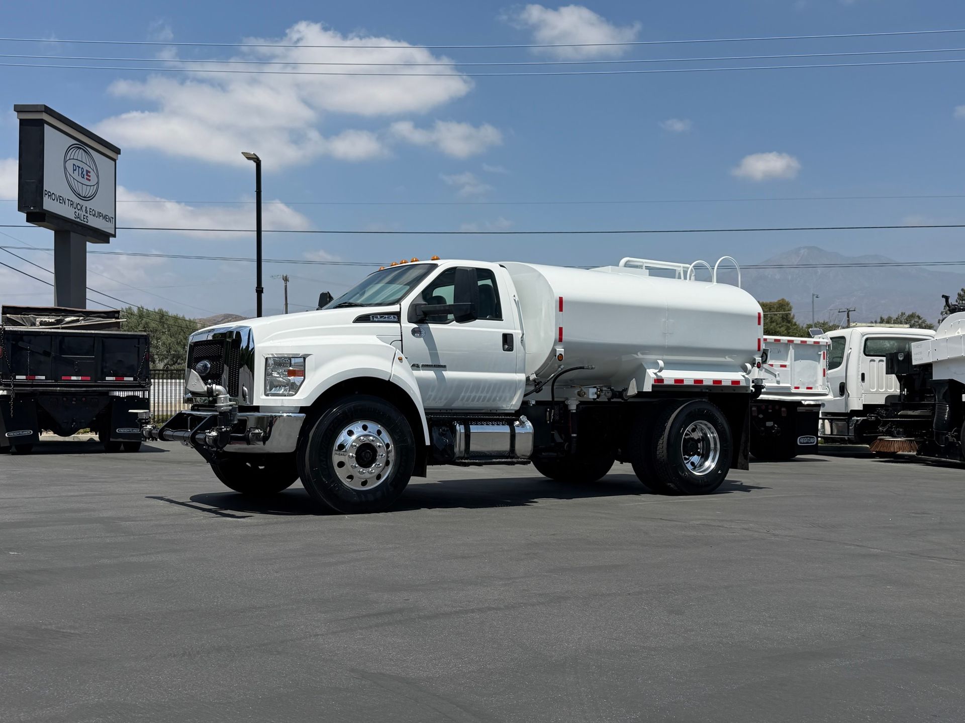 2019 Ford F750 photo 1
