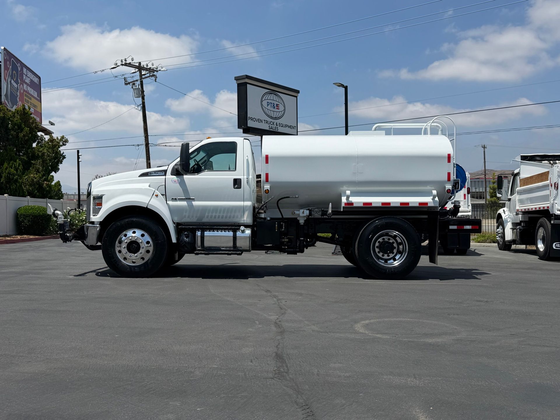 2019 Ford F750 photo 2