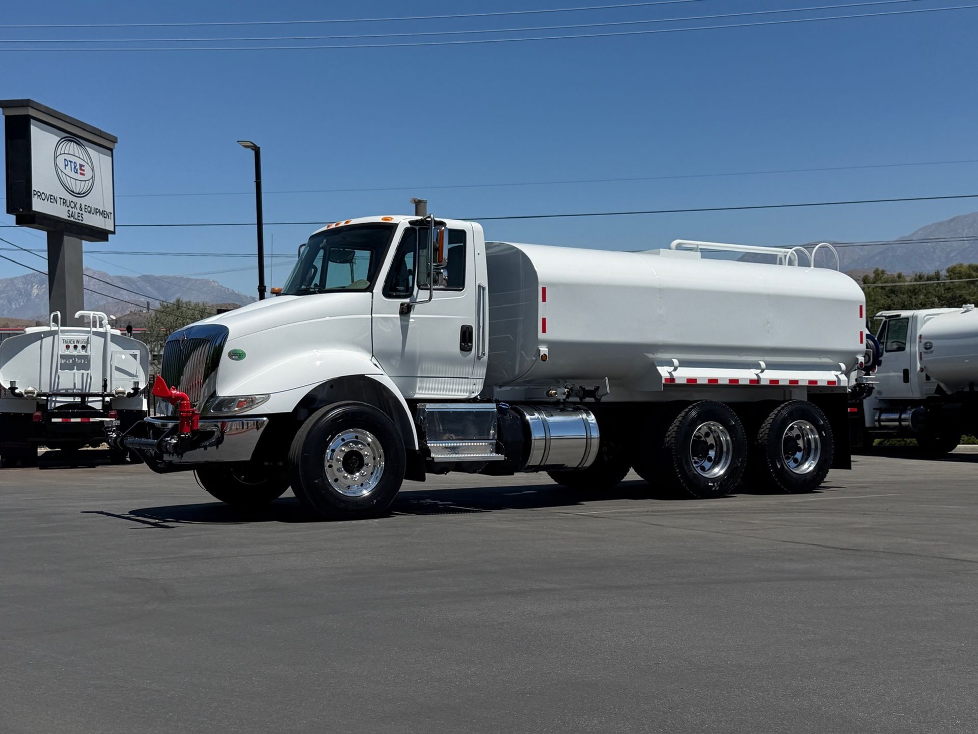2016 International 8600 photo 1