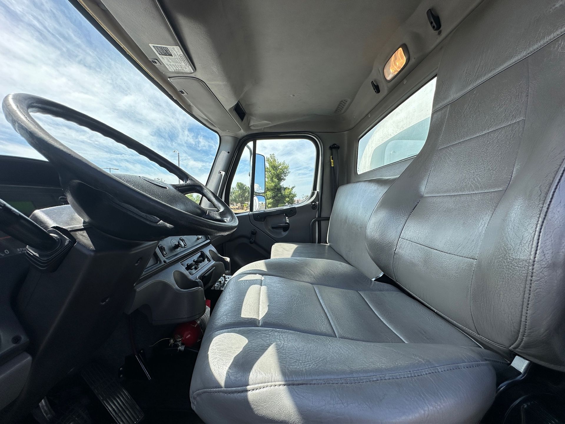 2016 Freightliner M2 photo 12