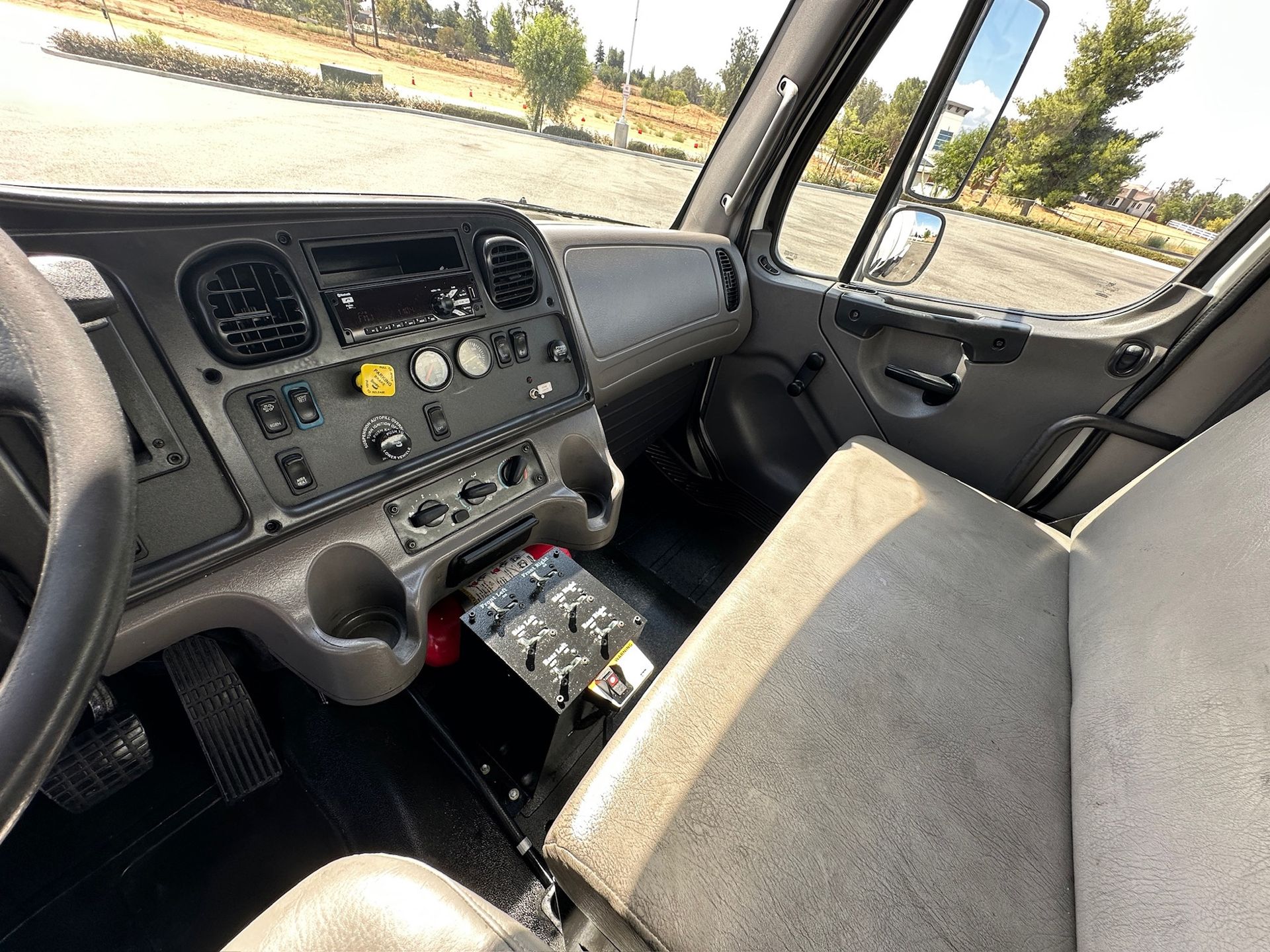 2016 Freightliner M2 photo 18