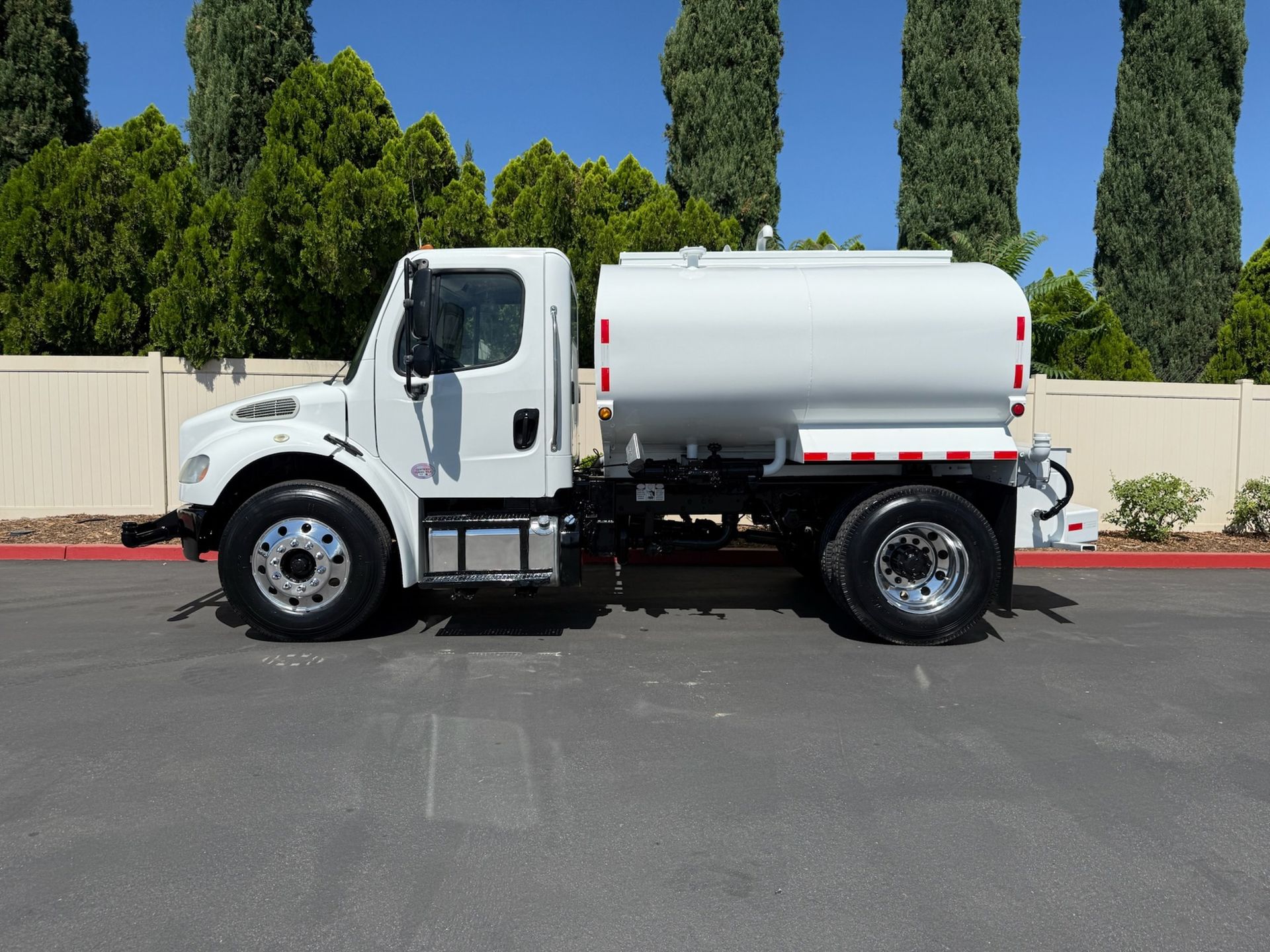 2018 Freightliner M2 photo 2