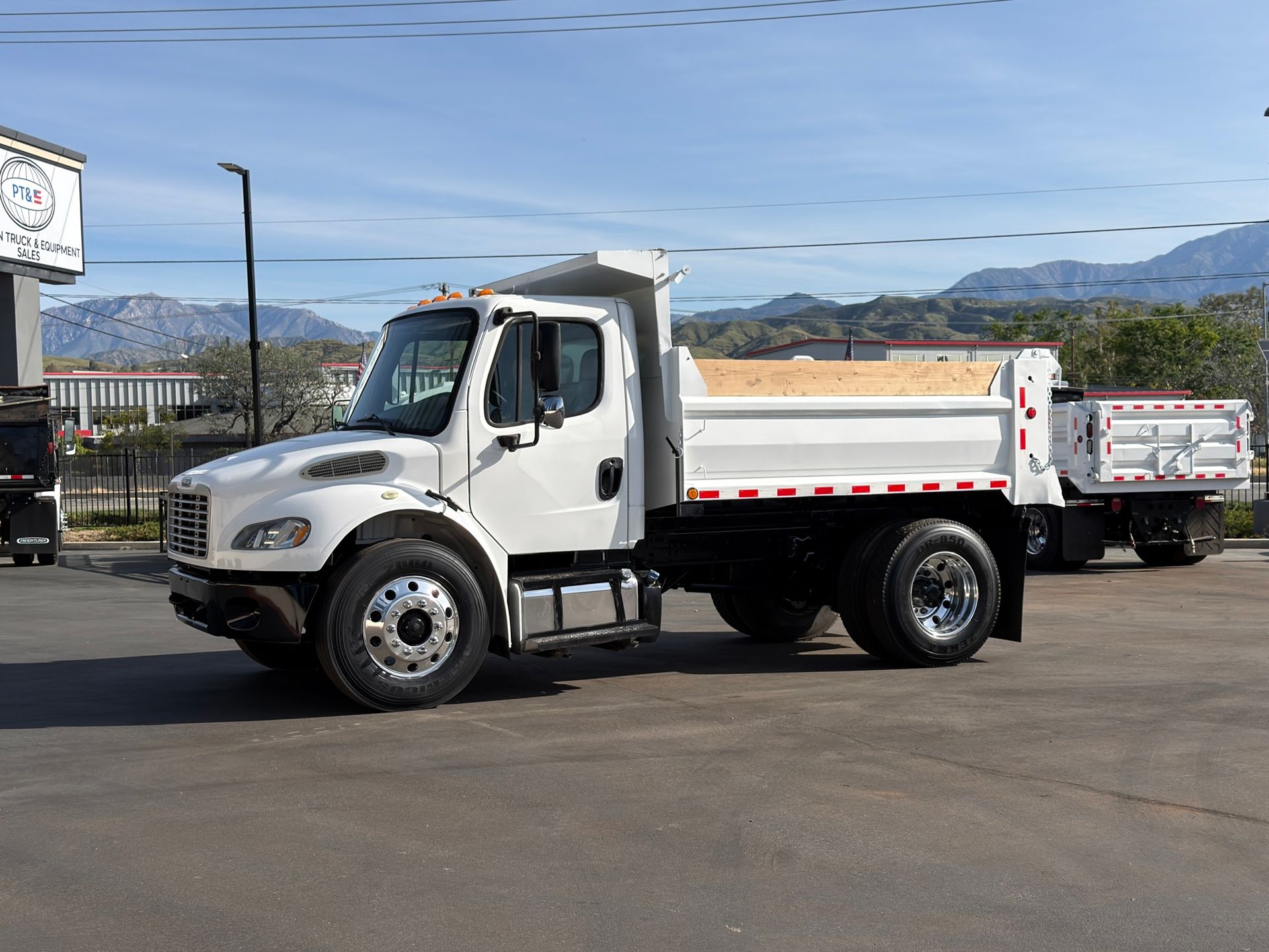 2014 Freightliner M2 photo 1