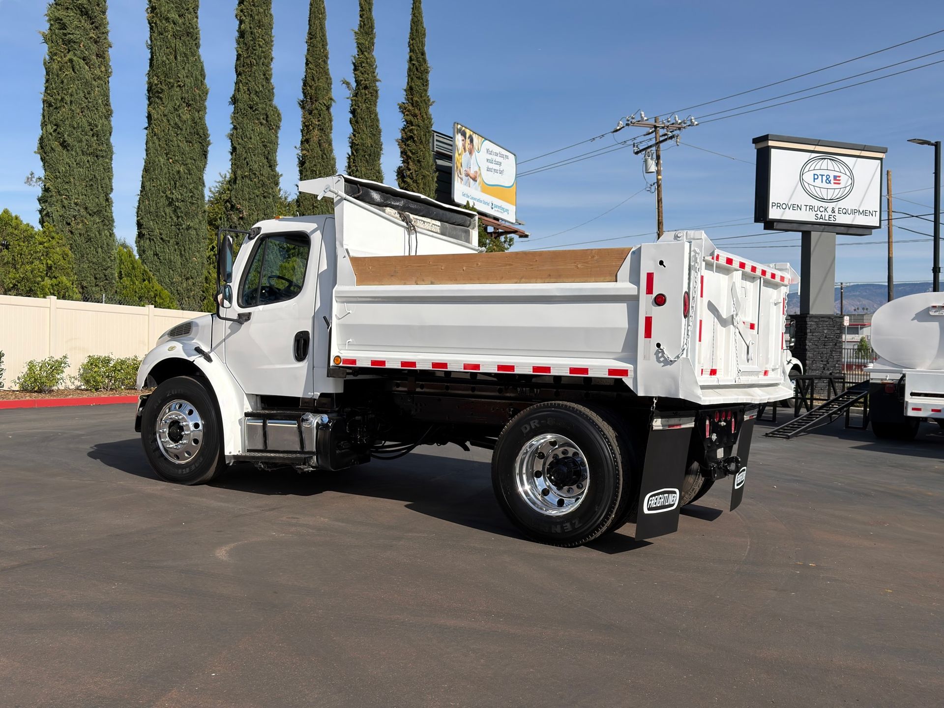 2014 Freightliner M2 photo 3
