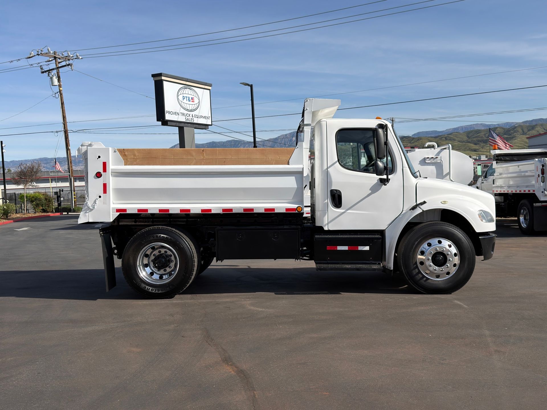 2014 Freightliner M2 photo 6