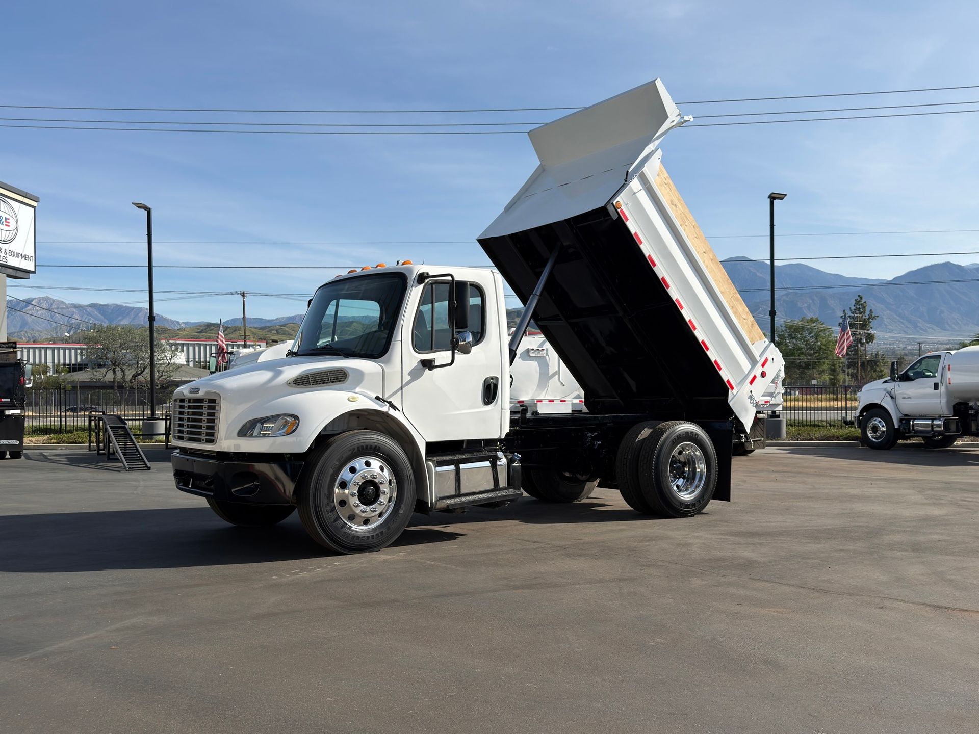 2014 Freightliner M2 photo 8