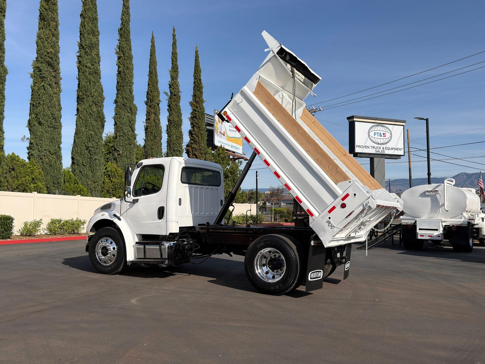 2014 Freightliner M2 photo 9