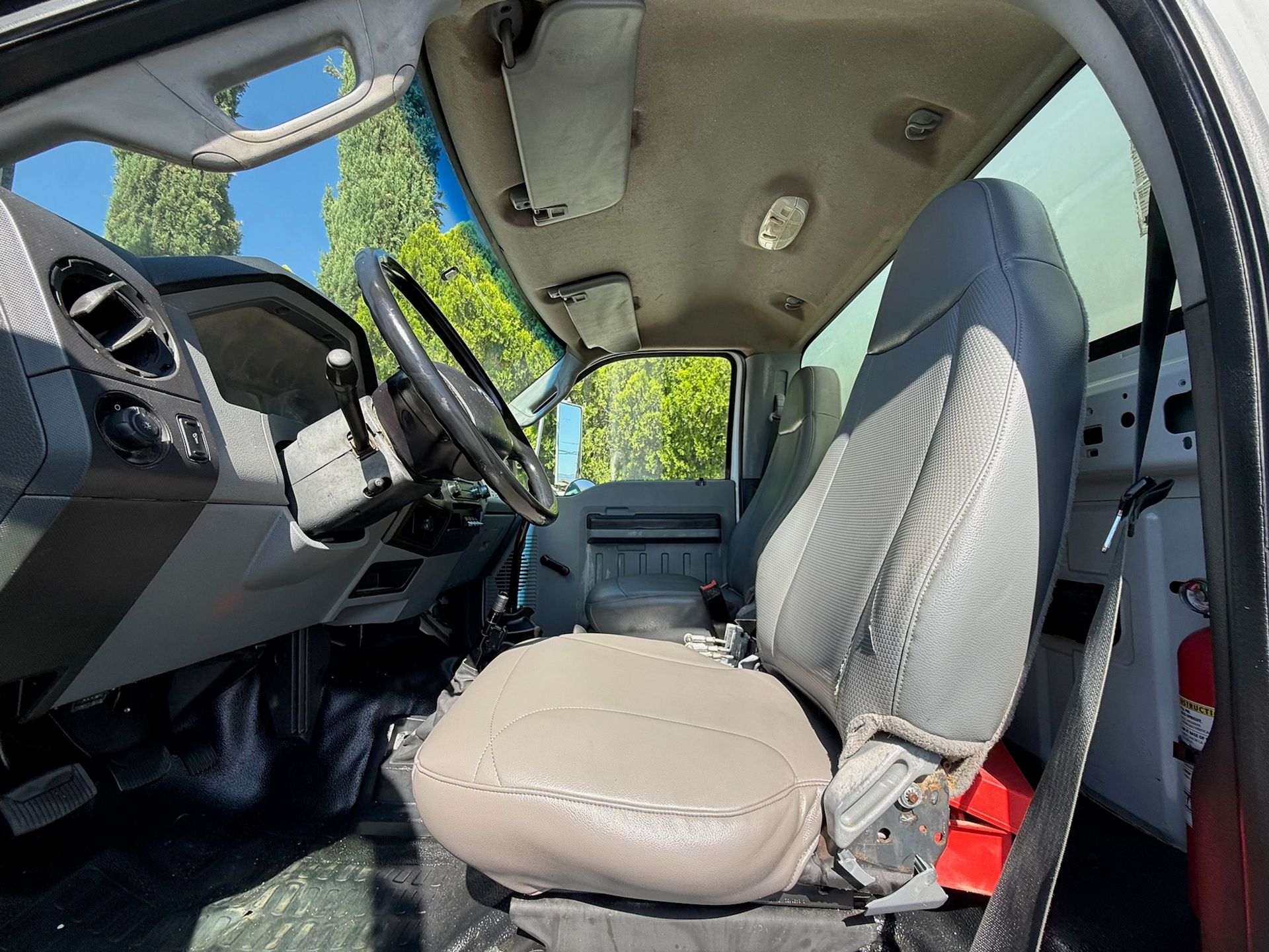 2014 Ford F750 photo 13