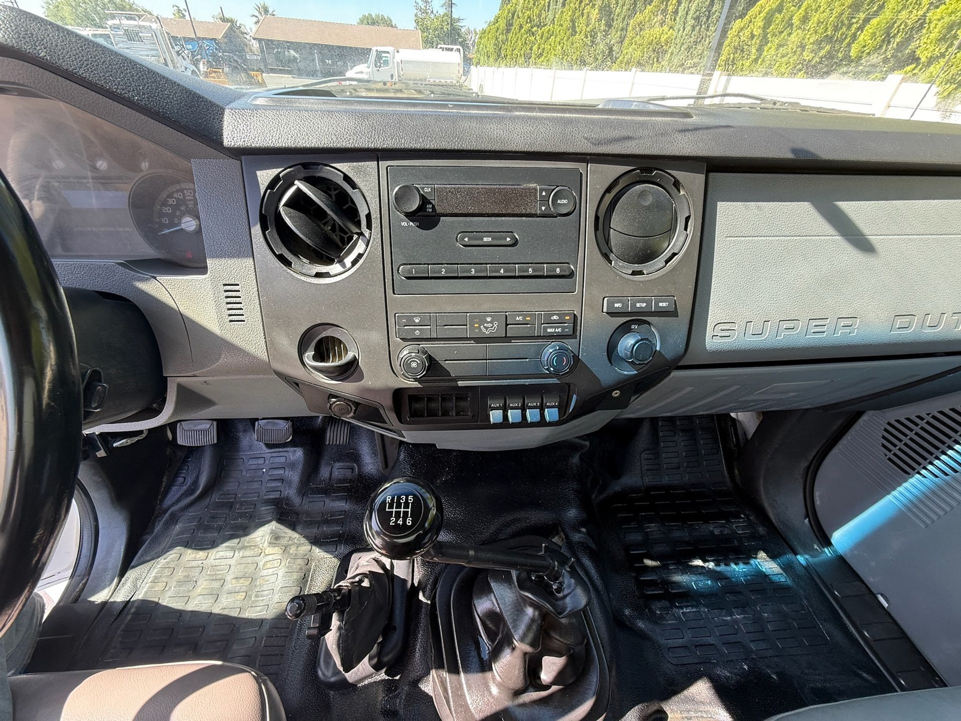 2014 Ford F750 photo 15