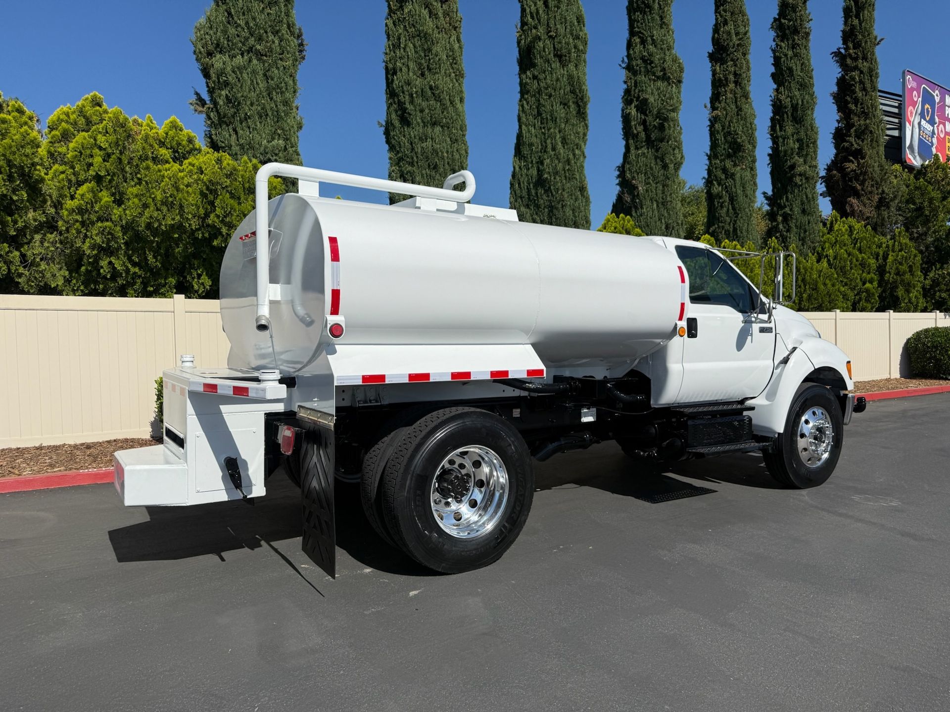 2014 Ford F750 photo 5