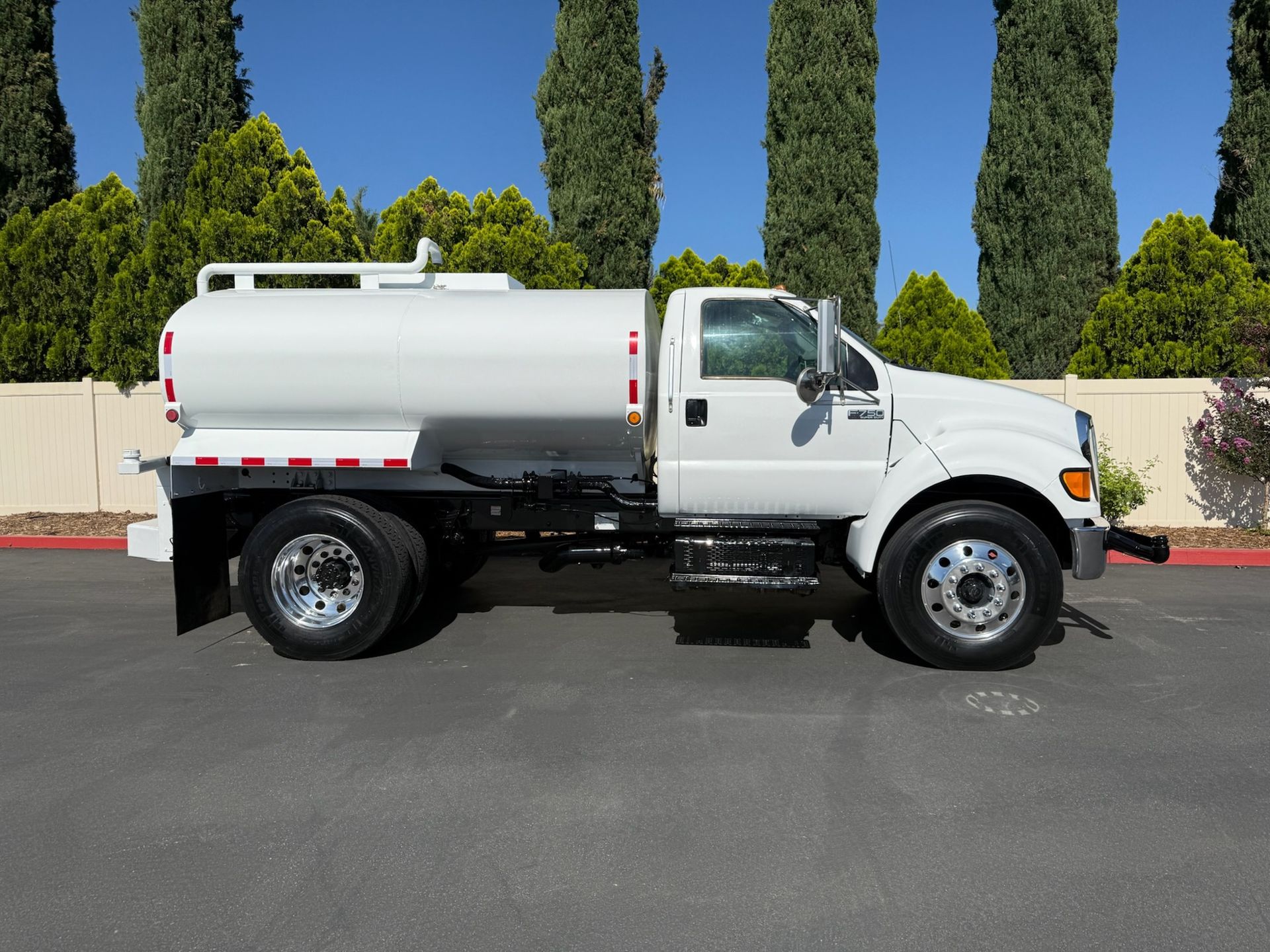 2014 Ford F750 photo 6