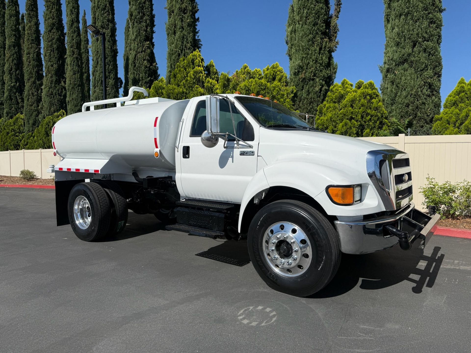 2014 Ford F750 photo 7