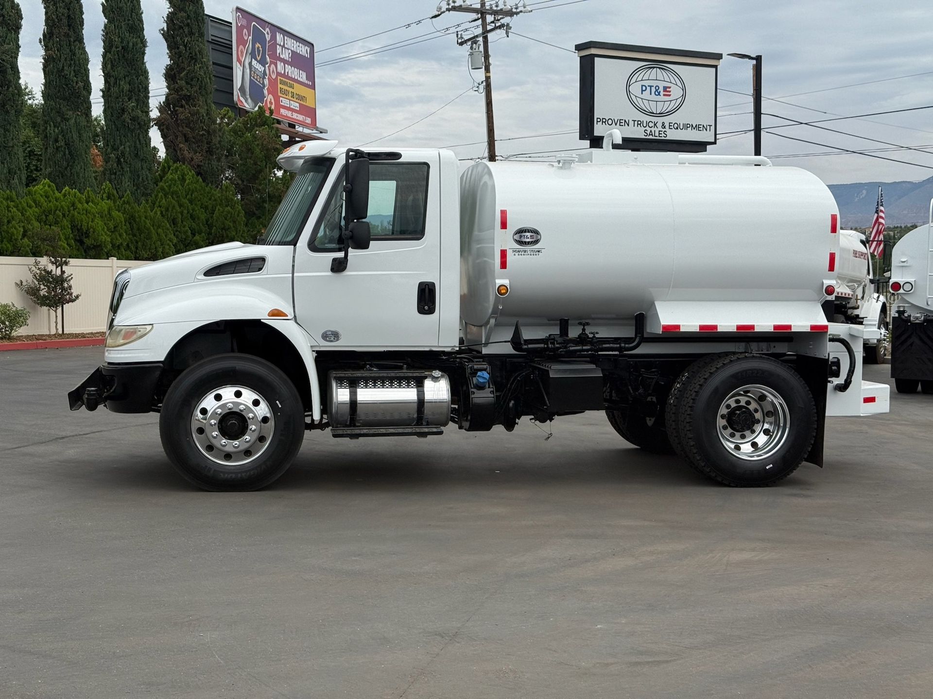 2015 International 4300 photo 2