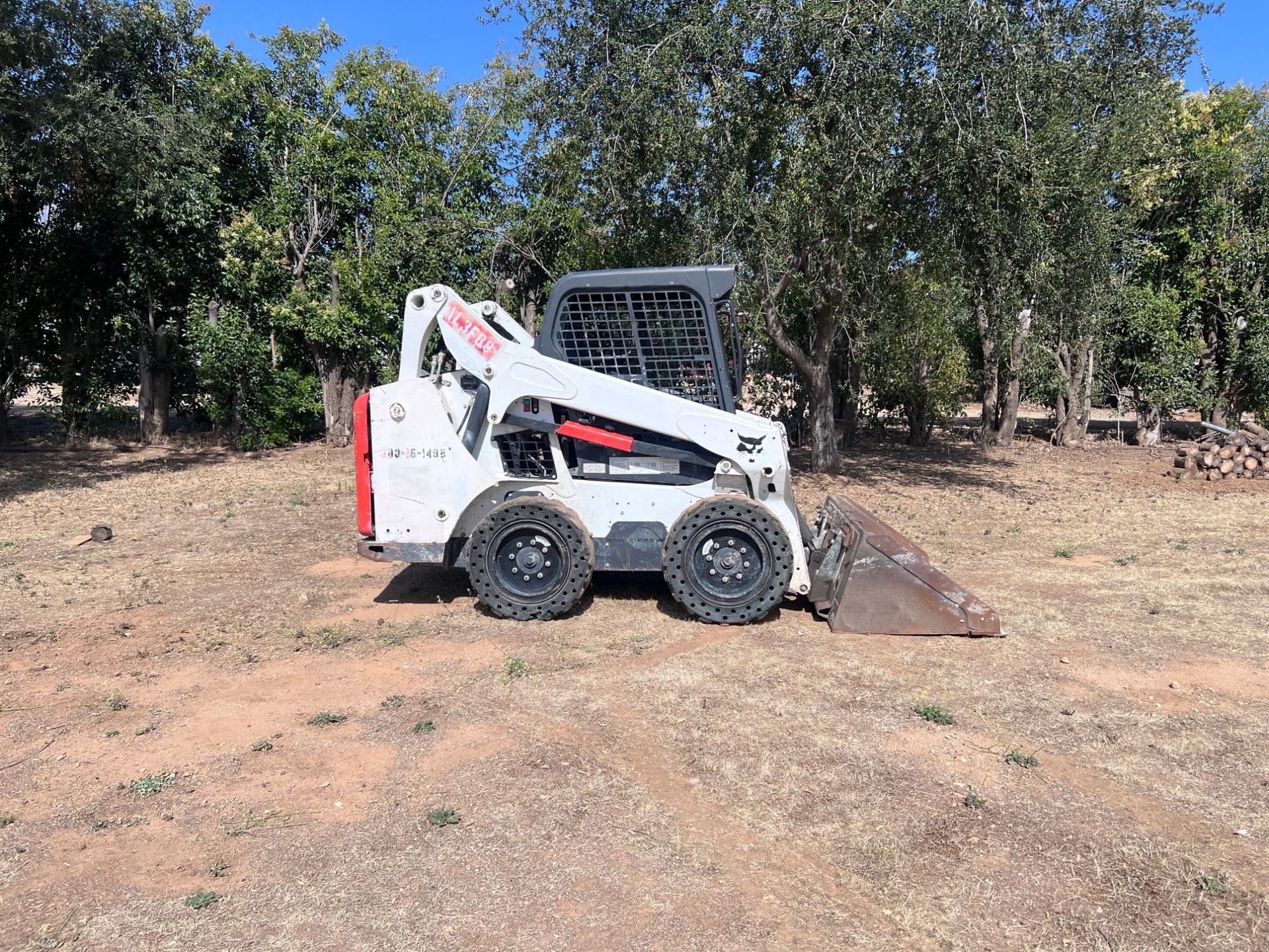 2017 Bobcat S570 photo 2